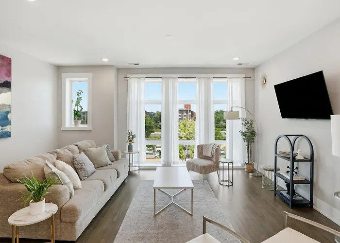 Elegant Oasis 2 Bed 2 Bath Near Downtown And United Center Апартаменты