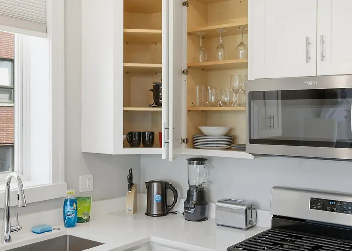 Elegant Oasis 2 Bed 2 Bath Near Downtown And United Center Чикаго