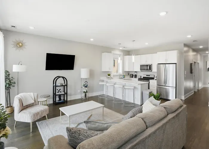 Elegant Oasis 2 Bed 2 Bath Near Downtown And United Center *