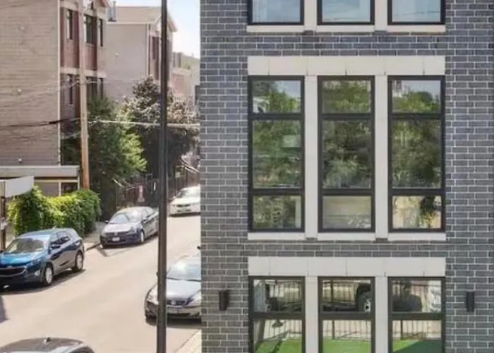 Elegant Oasis 2 Bed 2 Bath Near Downtown And United Center *