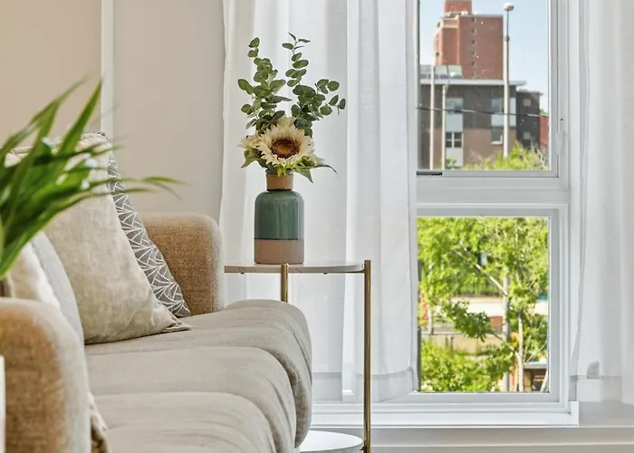 Апартаменты Elegant Oasis 2 Bed 2 Bath Near Downtown And United Center *
