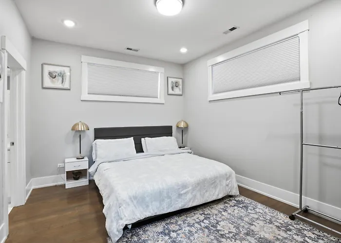Elegant Oasis 2 Bed 2 Bath Near Downtown And United Center Чикаго
