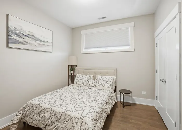 Апартаменты Elegant Oasis 2 Bed 2 Bath Near Downtown And United Center Чикаго