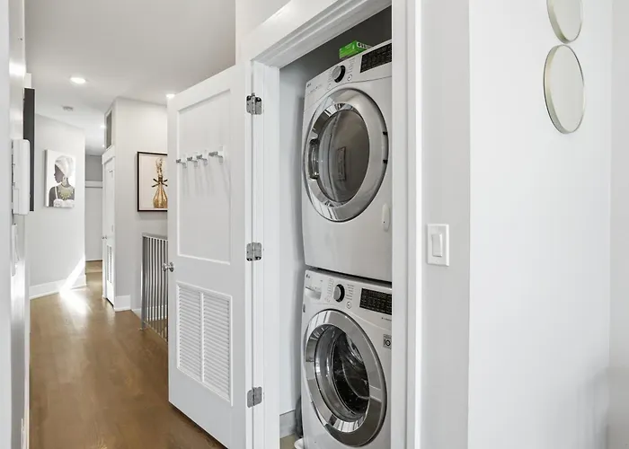 Апартаменты Elegant Oasis 2 Bed 2 Bath Near Downtown And United Center *